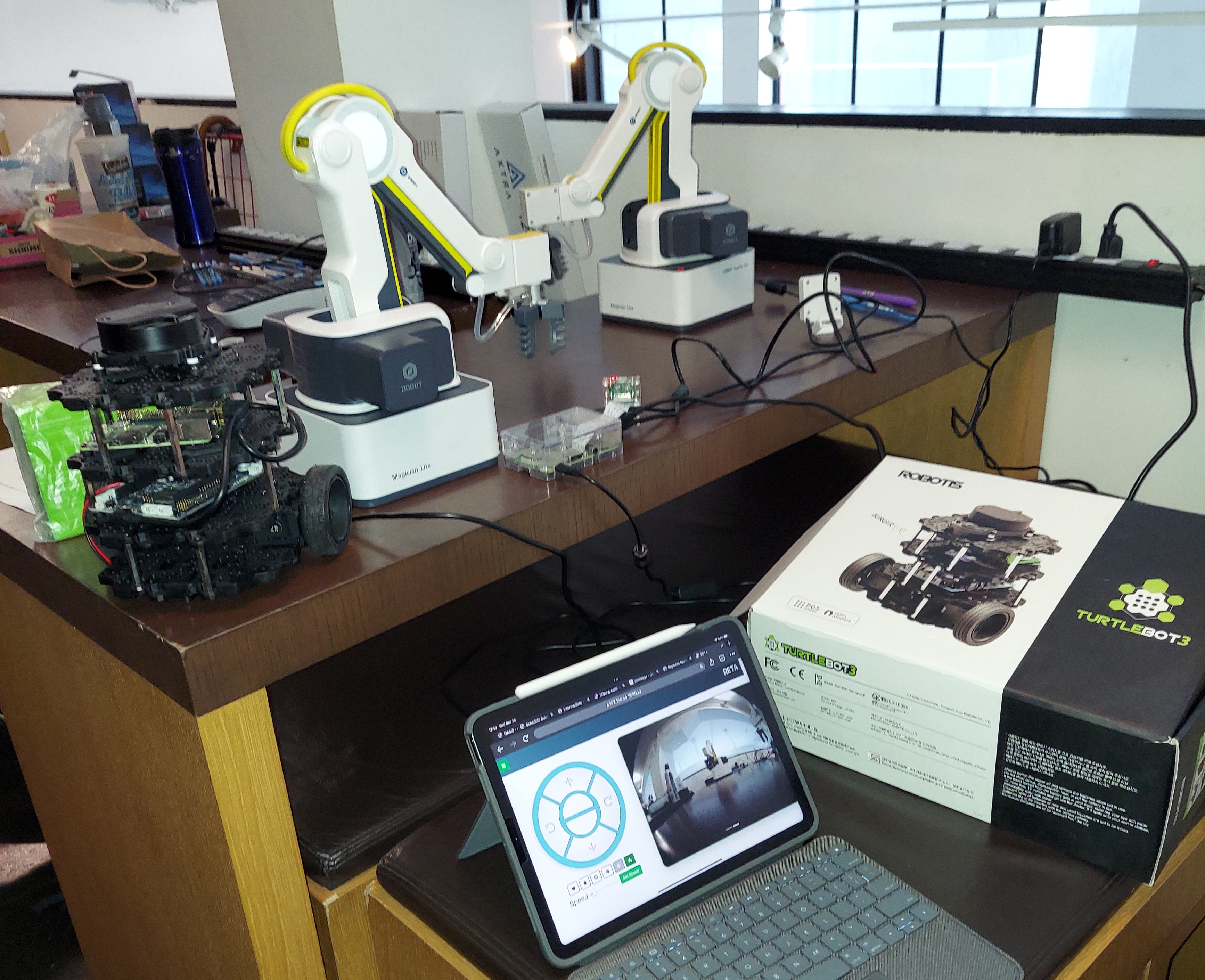 SuperTech FT Robotics Education Equipment (Dobot + Raspberry Pi + Web App, Turtlebot, Jetson Nano)