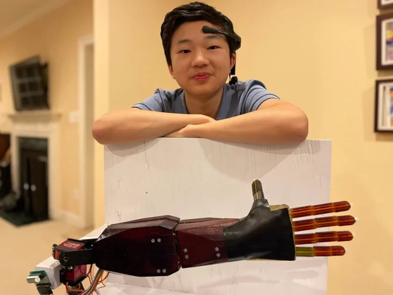 This High Schooler, Benjamin Choi, Invented a Low-Cost, Mind-Controlled Prosthetic Arm | Smithsonian Magazine